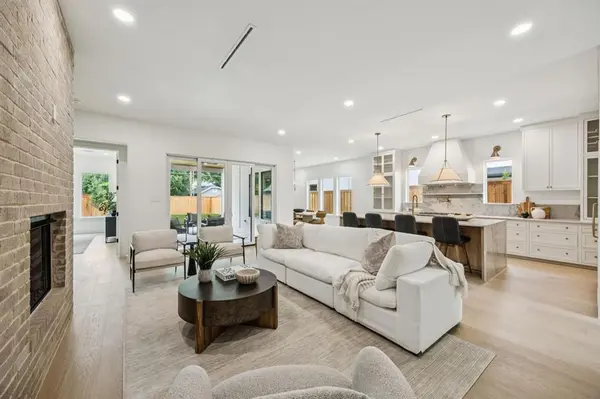 6244 Richmond Avenue, Dallas, TX 75214