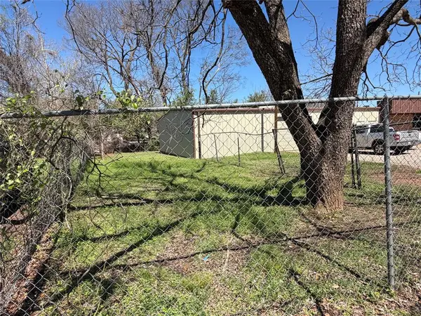 601 W Lacy Street, Palestine, TX 75801