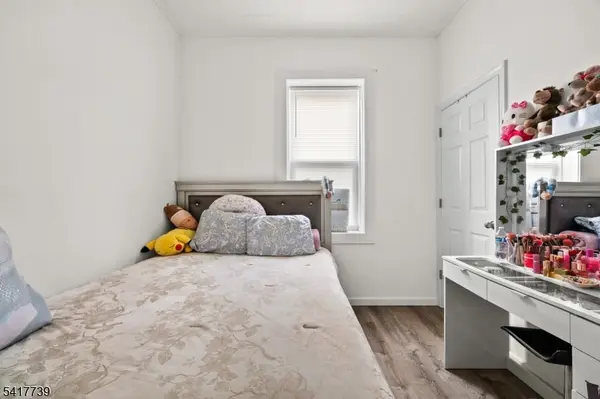 94 Center St, Clifton City, NJ 07011