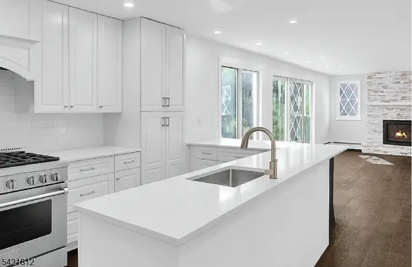 71 Tiffany Dr, East Hanover Twp., NJ 07936