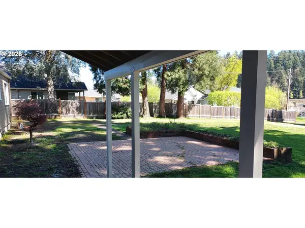 855 S 57TH ST, Springfield, OR 97478