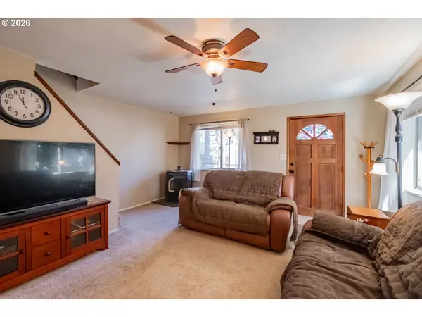 612 KAY AVE, Brownsville, OR 97327