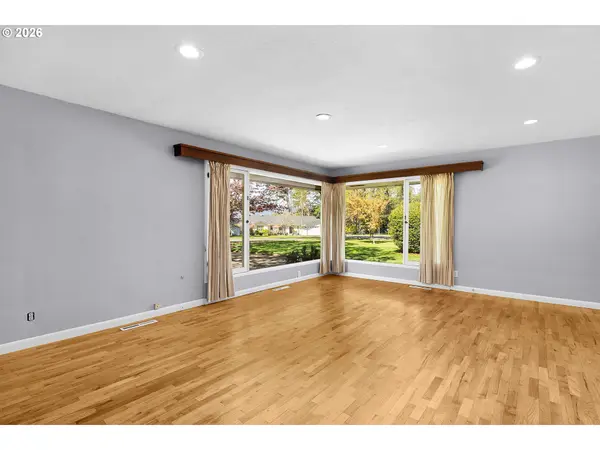 14 ROYAL OAKS DR, Roseburg, OR 97471