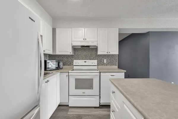 1717 60 ST SE #109, Calgary, AB T2A 7Y7