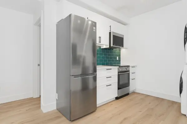 16 Rosemount AVE #Lower, Toronto C02, ON M6H 2M1