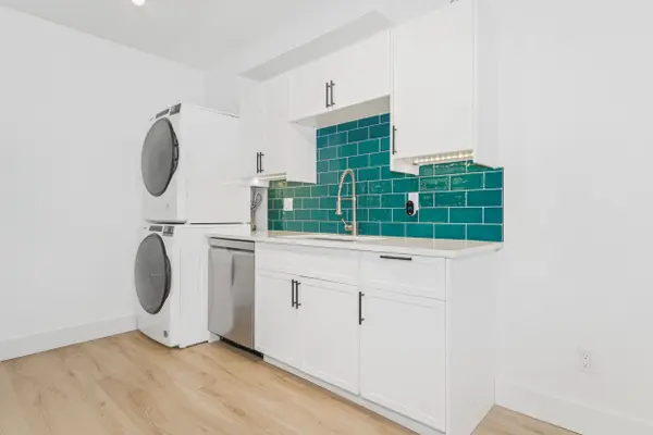 16 Rosemount AVE #Lower, Toronto C02, ON M6H 2M1