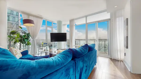 29 Queens Quay E #314, Toronto C08, ON M5E 0A4