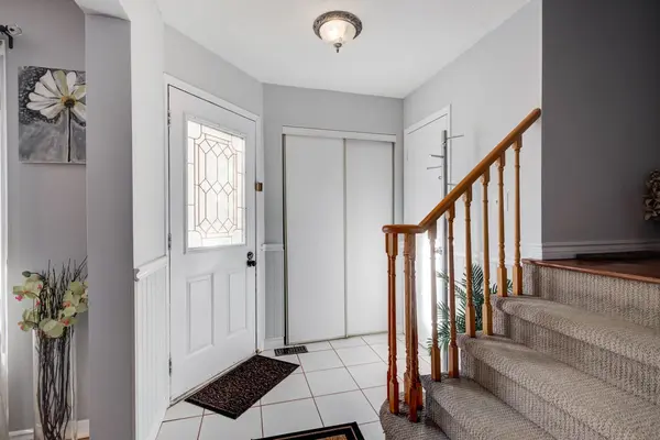 913 Dyer CT, Oshawa, ON L1K 1V9