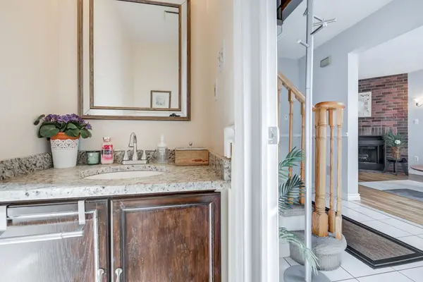 913 Dyer CT, Oshawa, ON L1K 1V9