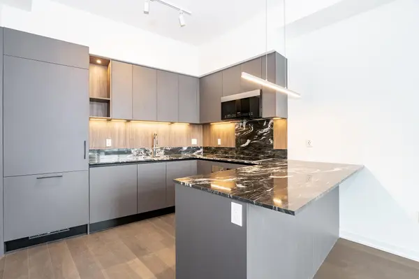 39 Mary ST #3301, Barrie, ON L4N 1S9