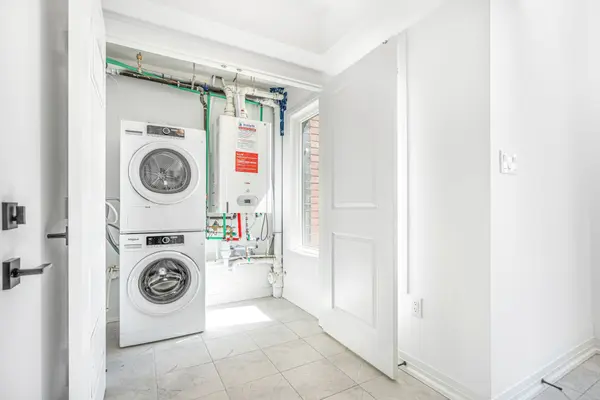 3 FAIRLANE AVE, Barrie, ON L9J 0M9