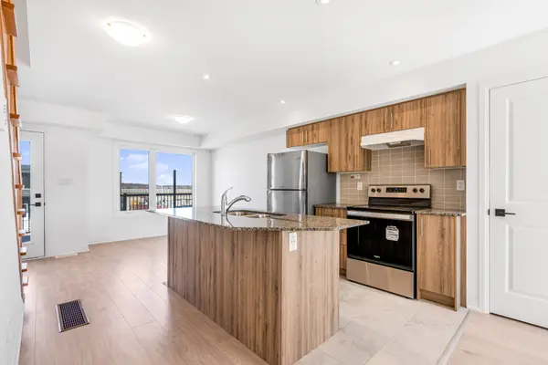 3 FAIRLANE AVE, Barrie, ON L9J 0M9