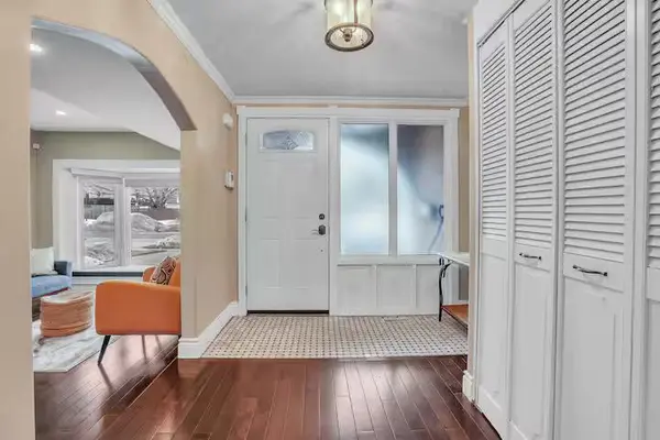 12 Deerpark DR, Barrie, ON L4M 4W9