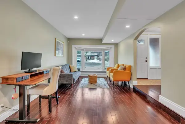 12 Deerpark DR, Barrie, ON L4M 4W9