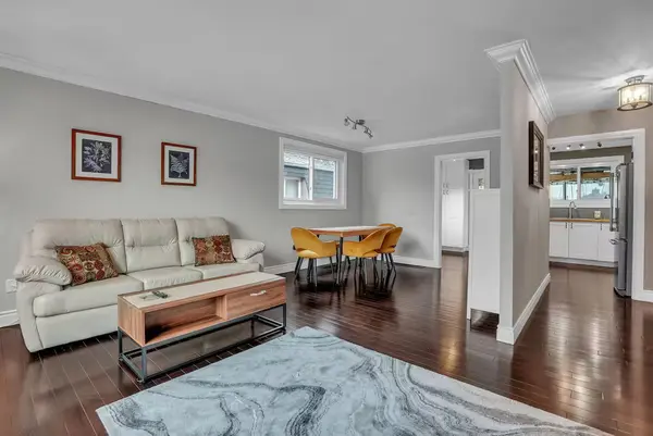 12 Deerpark DR, Barrie, ON L4M 4W9