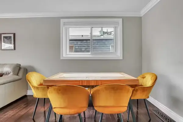 12 Deerpark DR, Barrie, ON L4M 4W9