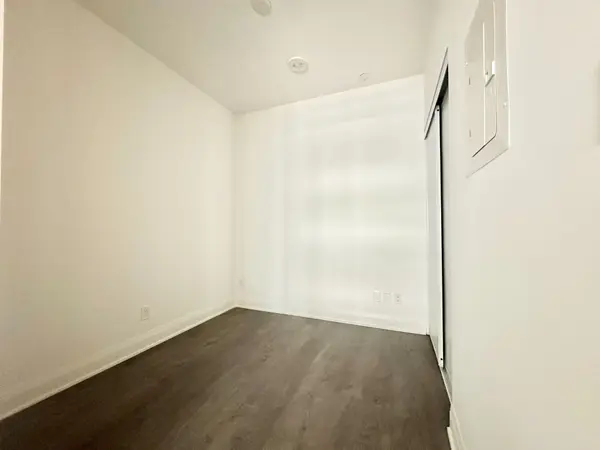 2 Erskine RD #705, Mississauga, ON L5B 0S1