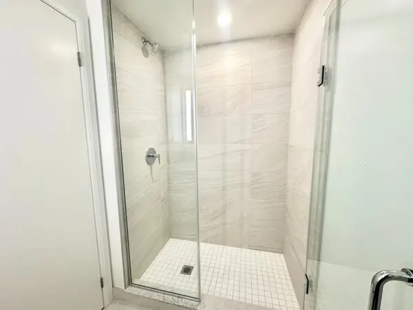 2 Erskine RD #705, Mississauga, ON L5B 0S1