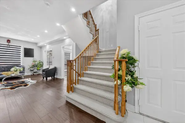 9 Invitational RD, Brampton, ON L6P 2H1