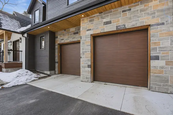 29 Pinewood TRL, Mississauga, ON L5G 2L2