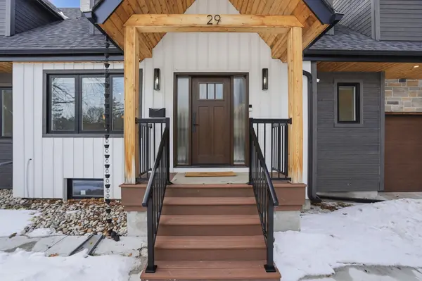 29 Pinewood TRL, Mississauga, ON L5G 2L2