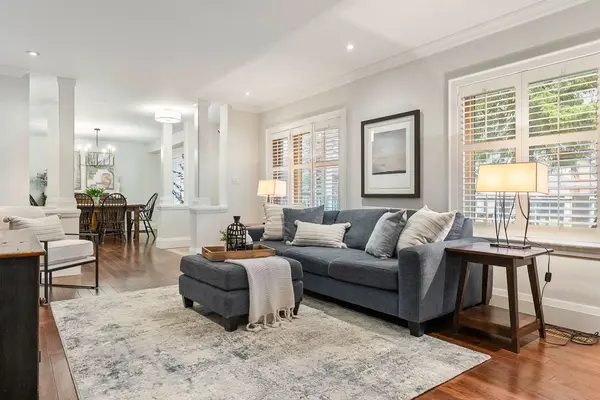 1071 Melvin AVE, Oakville, ON L6J 2V8