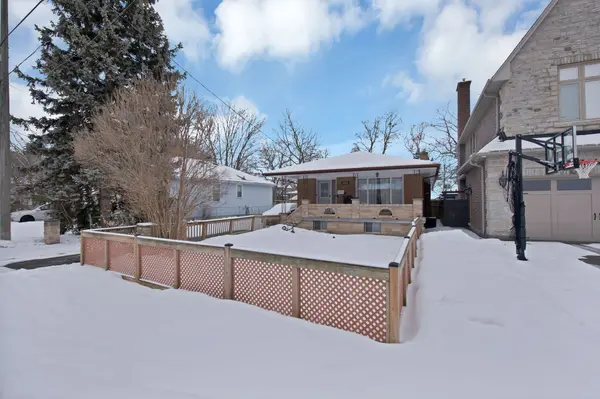 934 Beechwood AVE #Lower, Mississauga, ON L5G 4E2