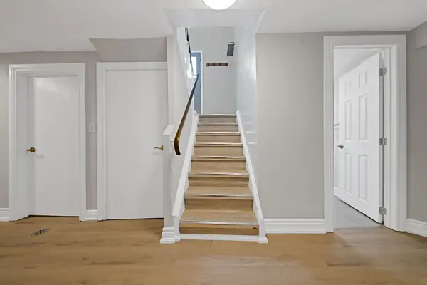 934 Beechwood AVE #Lower, Mississauga, ON L5G 4E2