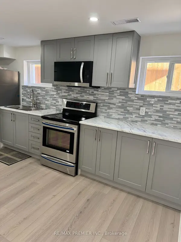 18 Madonna GDNS, Toronto W05, ON M9L 2T4