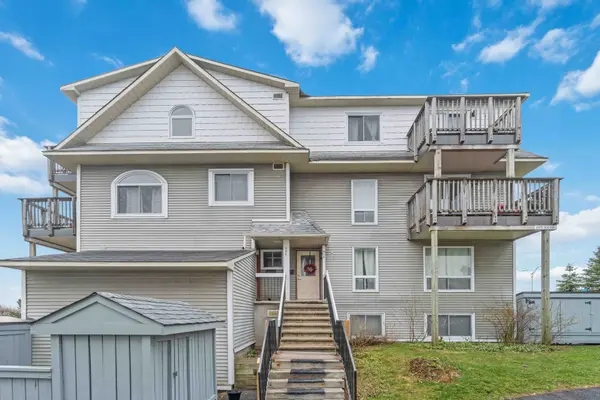 904 TANGUAY CT, Kanata, ON K2L 3X5