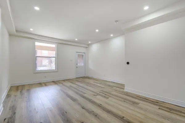 35 Fairleigh AVE N, Hamilton, ON L8L 6H1