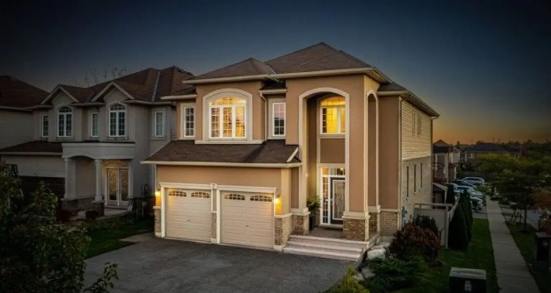 7 Woodvalley CT, Hamilton, ON L9B 0A8