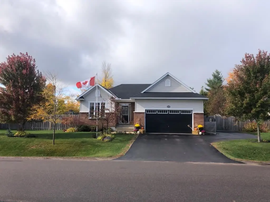 14 Bedard BLVD, Petawawa, ON K8H 0B7