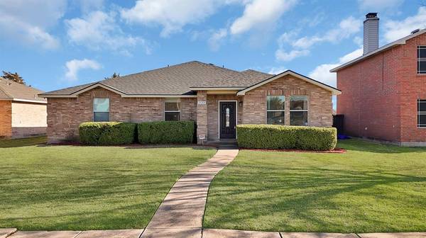 1120 Bumble Bee Drive, Lancaster, TX 75134