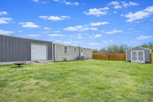 202 S Avenue C, Blum, TX 76627