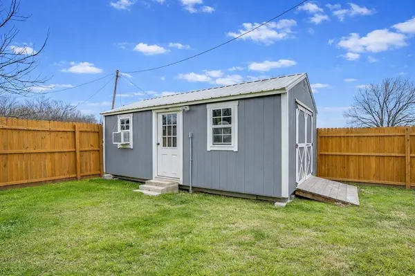 202 S Avenue C, Blum, TX 76627