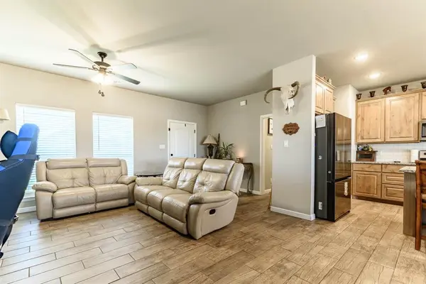 250 Poinsetta Drive, Palmer, TX 75152