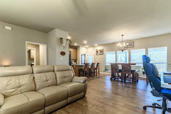 250 Poinsetta Drive, Palmer, TX 75152