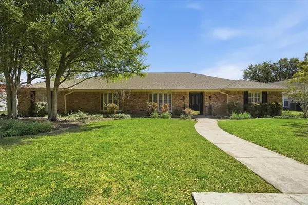 4201 Winding Way, Benbrook, TX 76126