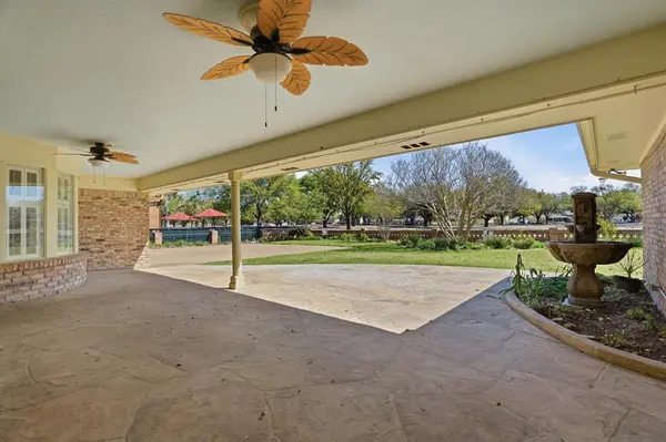 4201 Winding Way, Benbrook, TX 76126