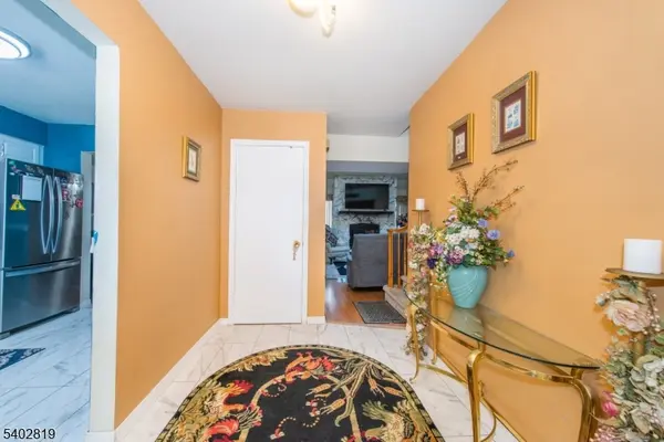 107 Nightingale Ct, Old Bridge Twp., NJ 08857