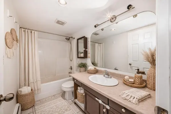 320 24 AVE SW #408, Calgary, AB T2R 1R4