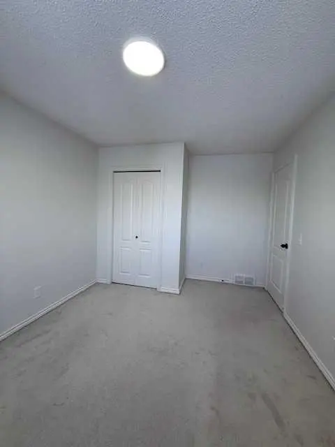 42 Somerside PL SW, Calgary, AB T2Y 3V3