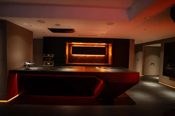 180 University AVE #3301, Toronto C01, ON M5H 0A2