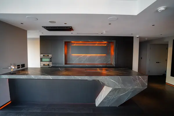 180 University AVE #3301, Toronto C01, ON M5H 0A2