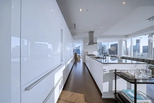 180 University AVE #5508, Toronto C01, ON M5H 0A2