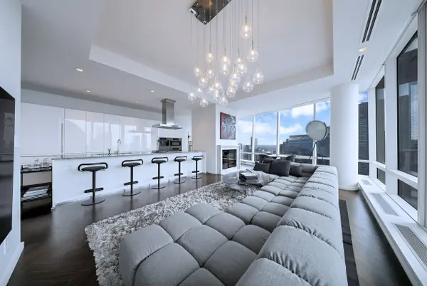 180 University AVE #5508, Toronto C01, ON M5H 0A2