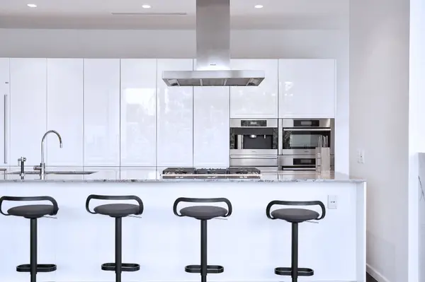 180 University AVE #5508, Toronto C01, ON M5H 0A2