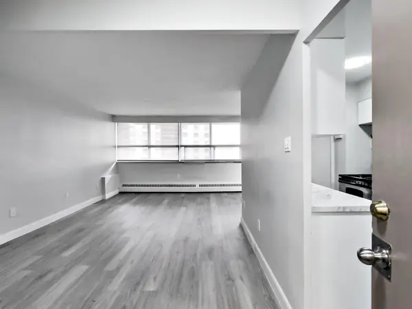 65 Thorncliffe Park DR #1418, Toronto C11, ON M4H 1L2