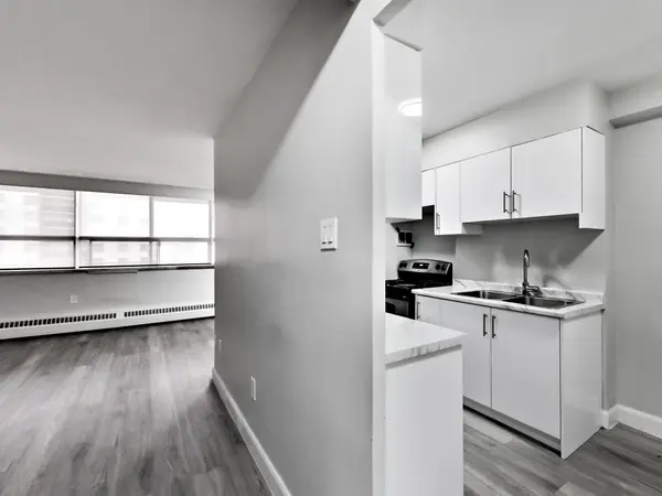 65 Thorncliffe Park DR #1418, Toronto C11, ON M4H 1L2